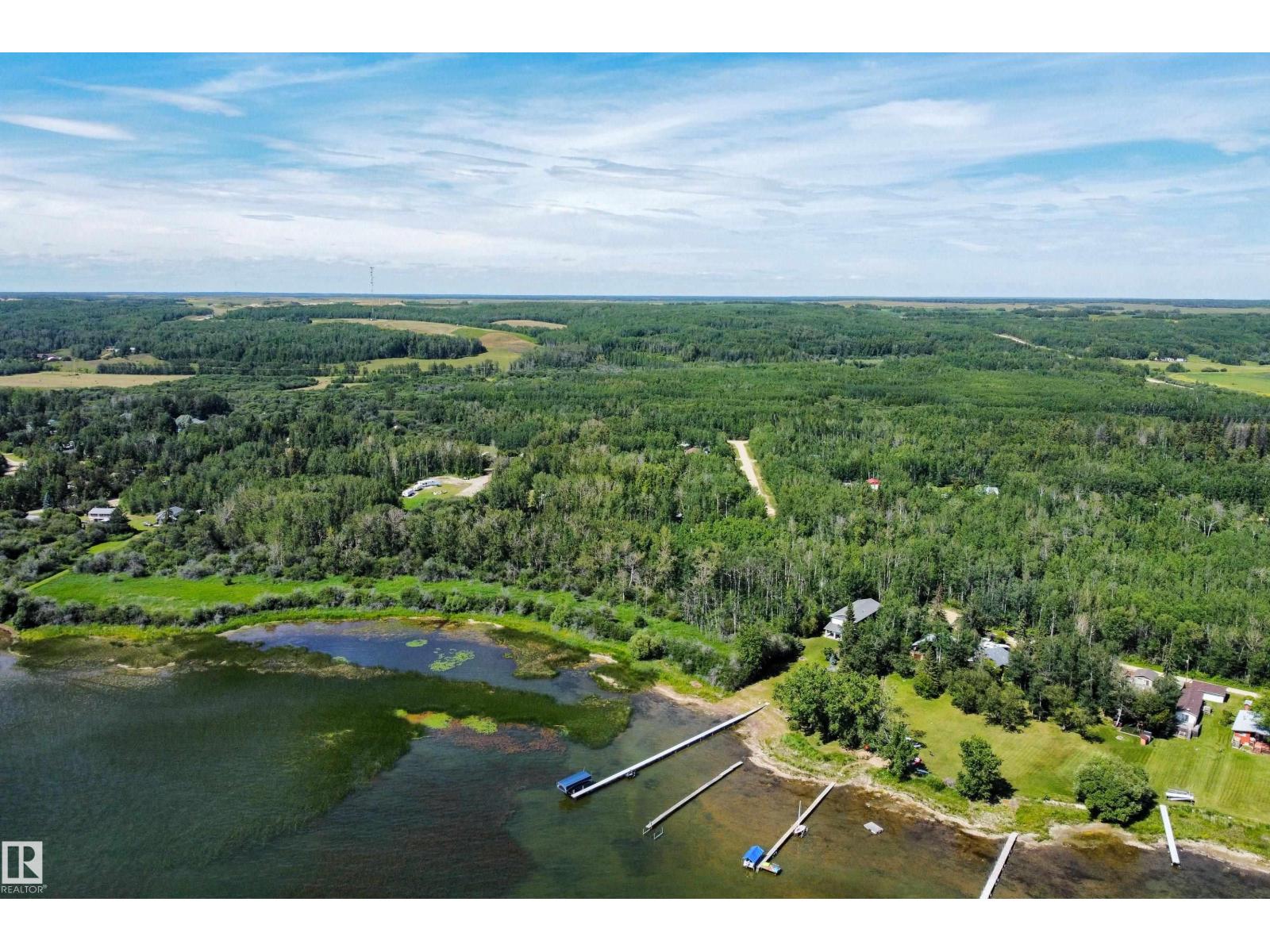 Photo 4 of 4312 Lakeshore Rd, Rural Parkland County AB