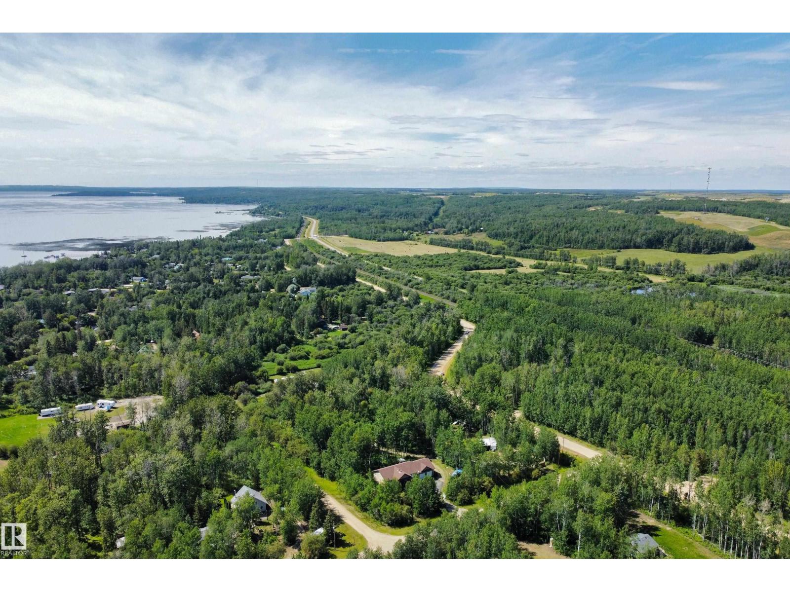 Photo 9 of 4312 Lakeshore Rd, Rural Parkland County AB