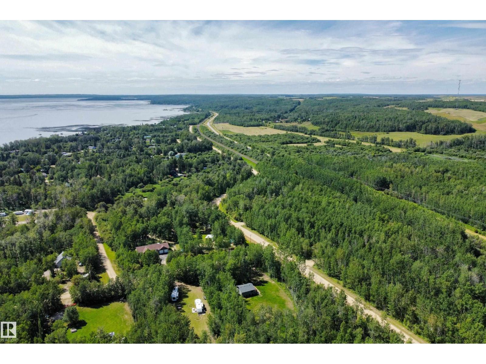 Photo 14 of 4312 Lakeshore Rd, Rural Parkland County AB