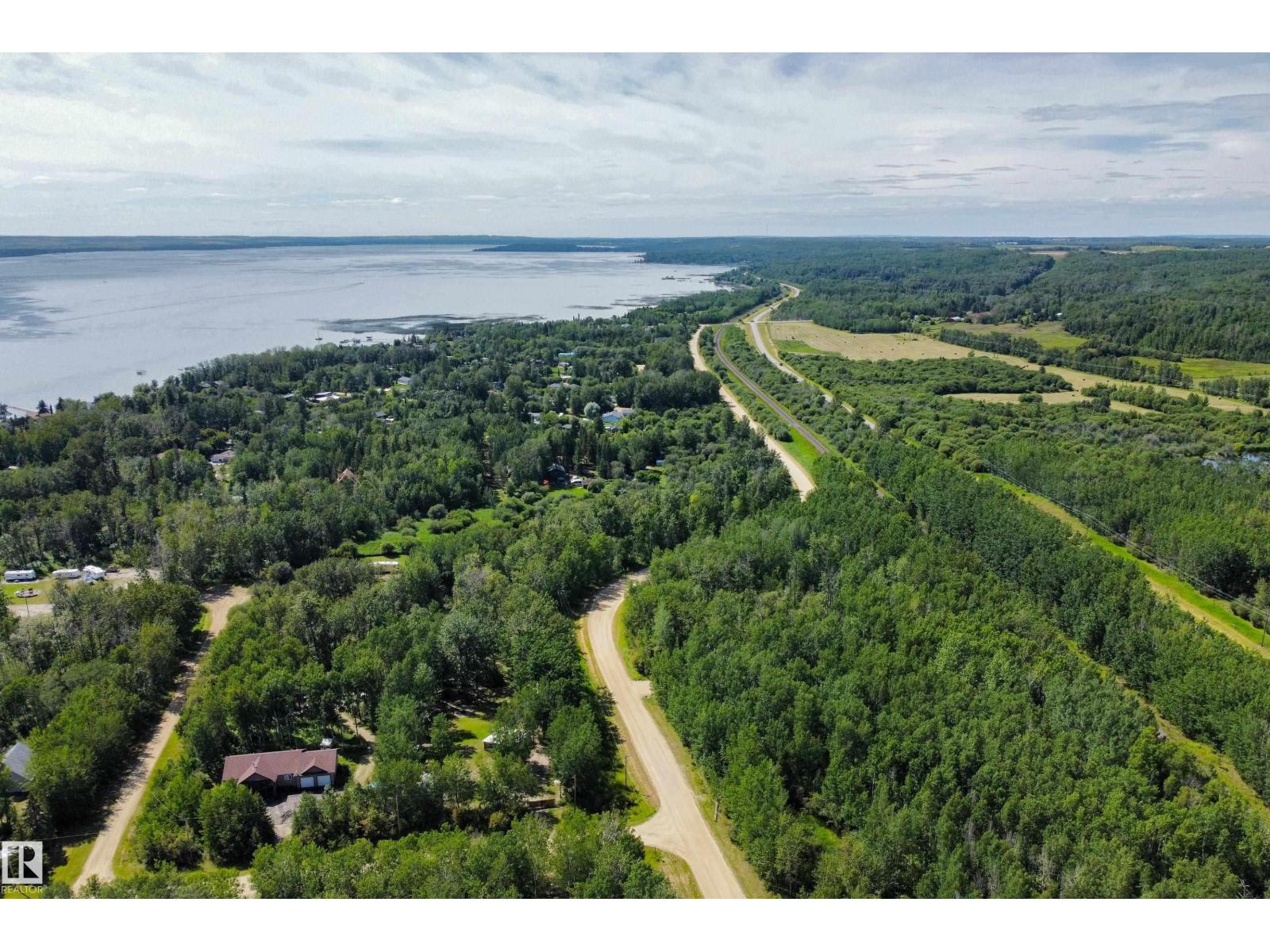 Photo 5 of 4312 Lakeshore Rd, Rural Parkland County AB