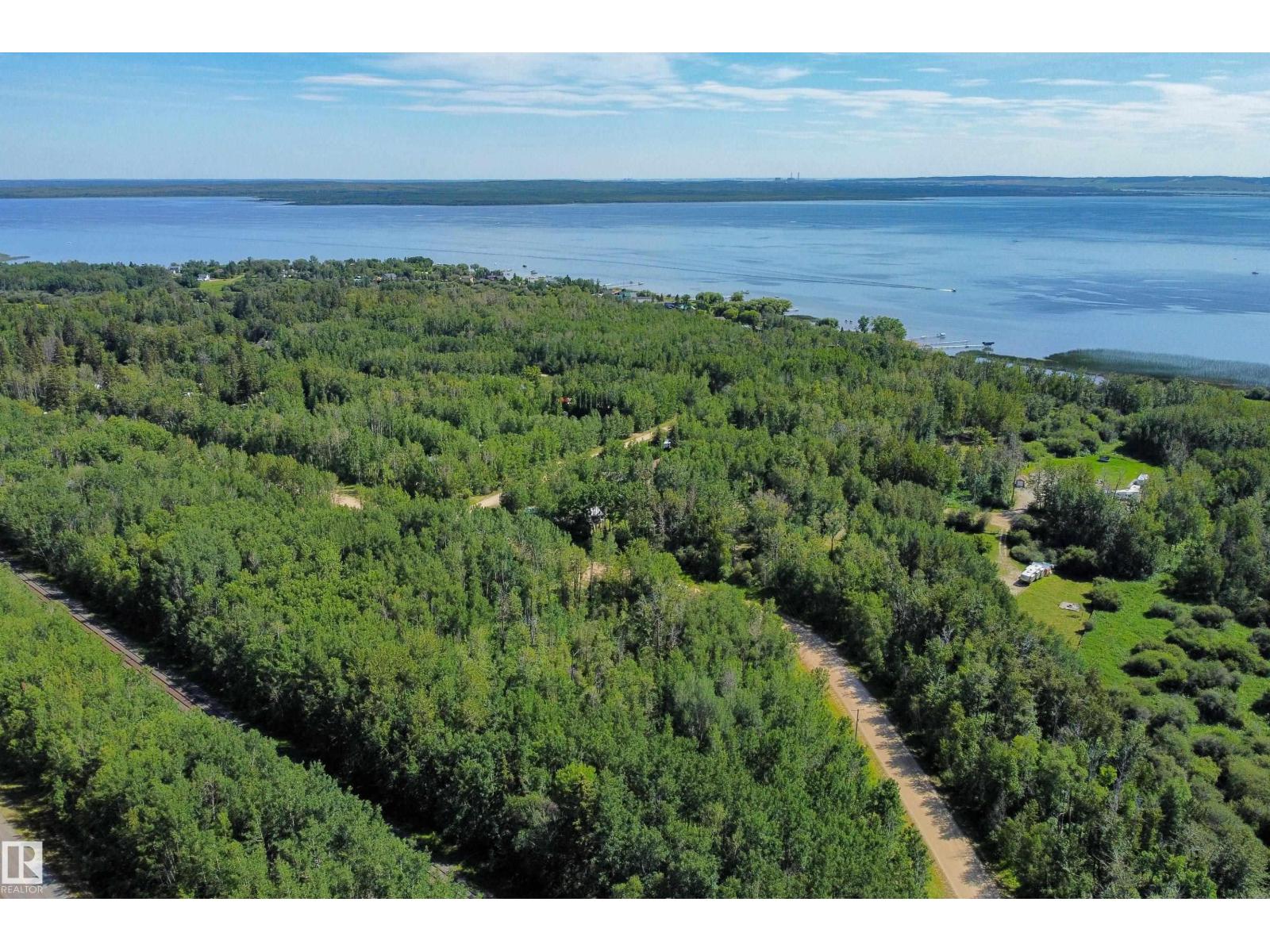 Photo 2 of 4312 Lakeshore Rd, Rural Parkland County AB