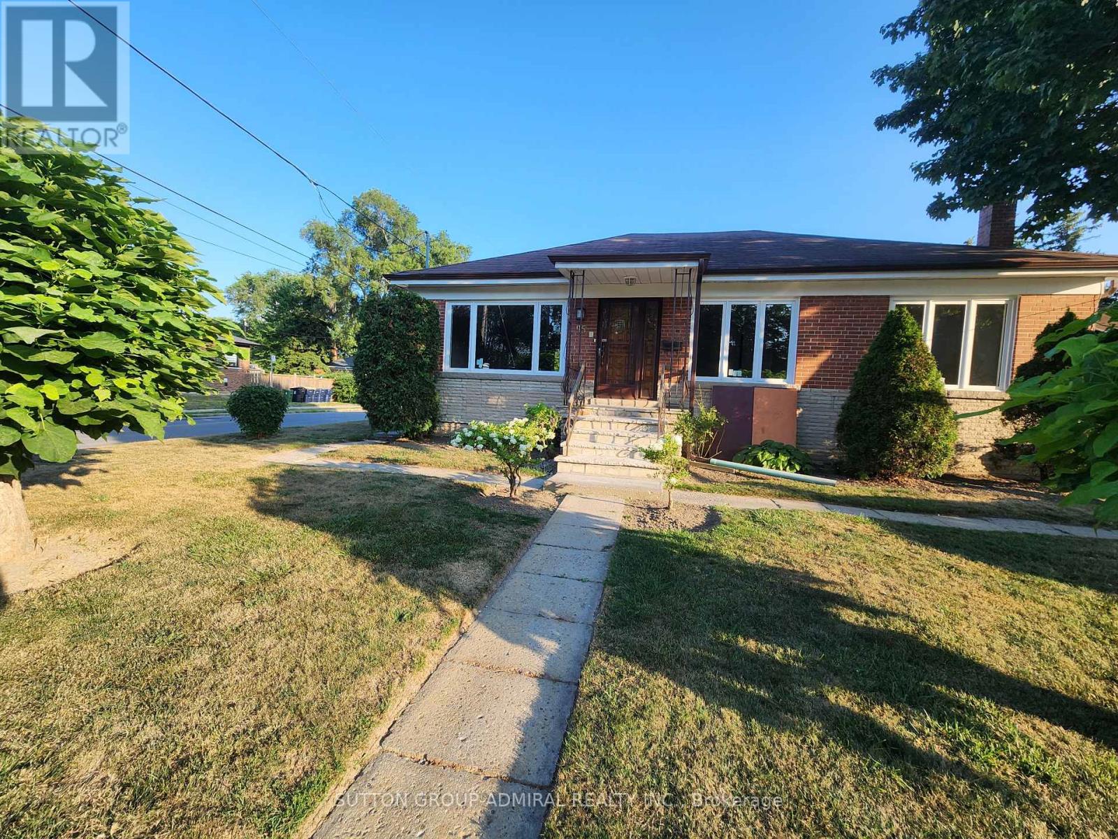Photo 16 of 95 Almore Avenue, Toronto ON