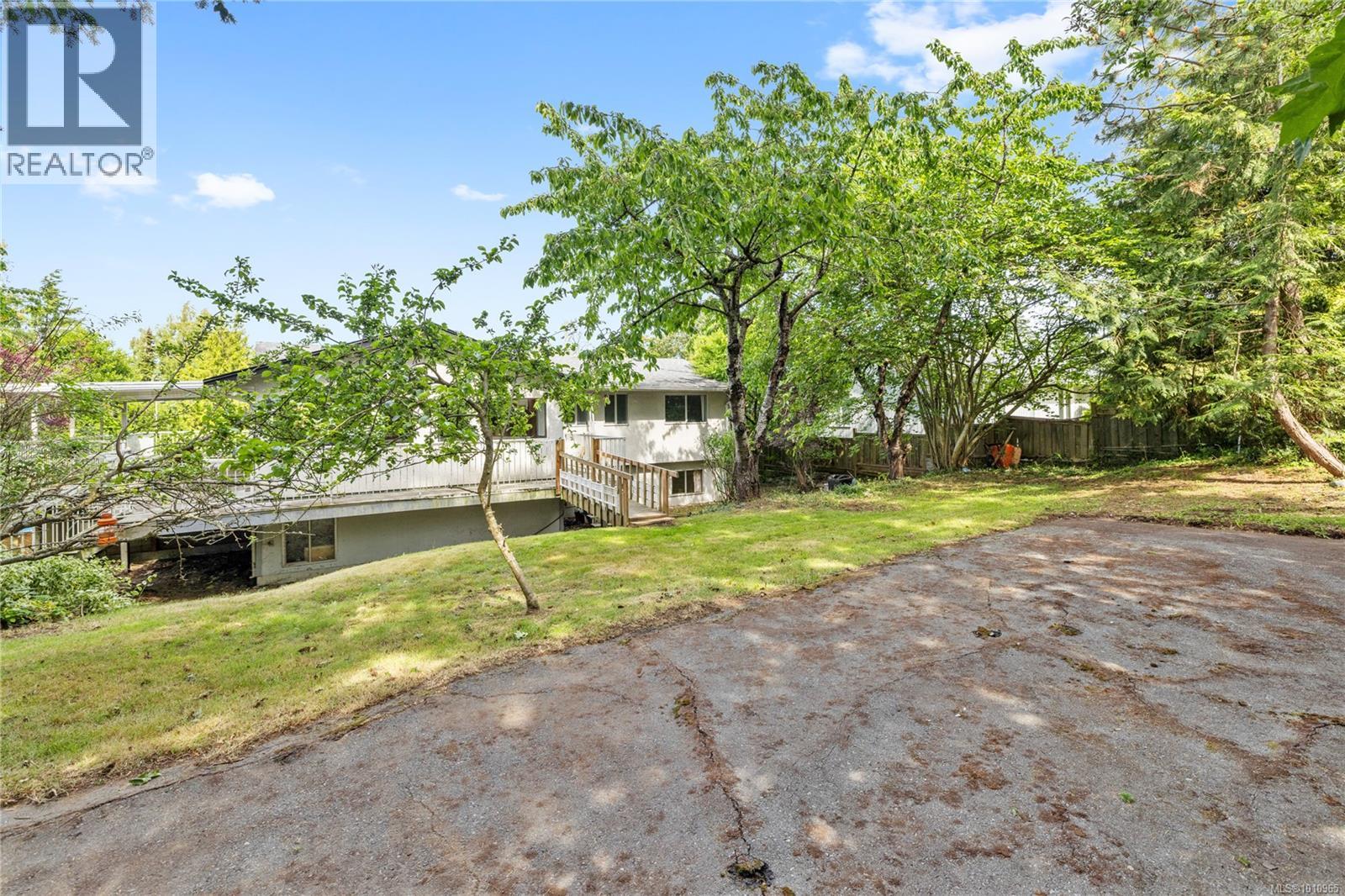 Photo 2 of 3681 Place Rd, Nanaimo BC
