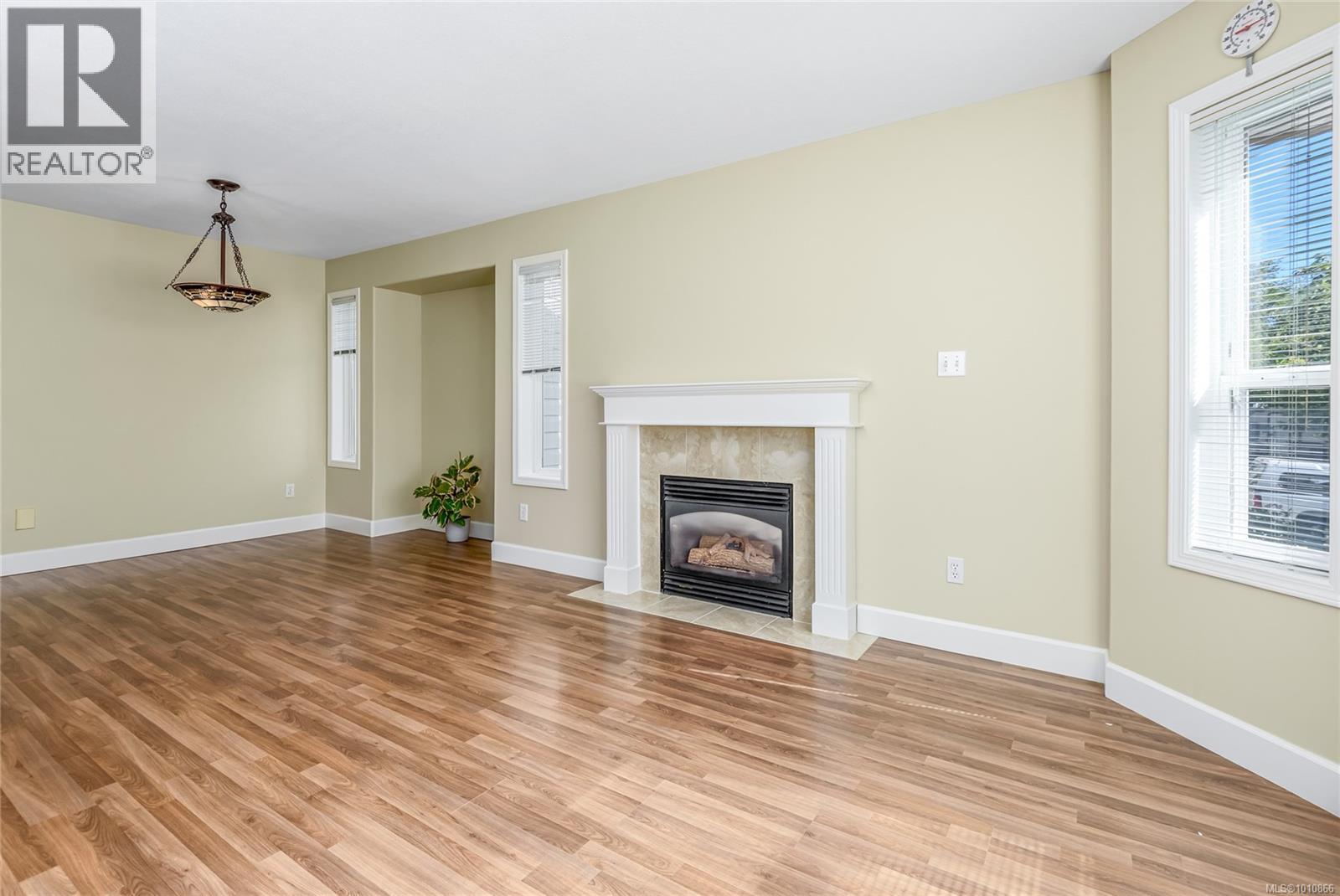 2084 Anna Pl, Courtenay