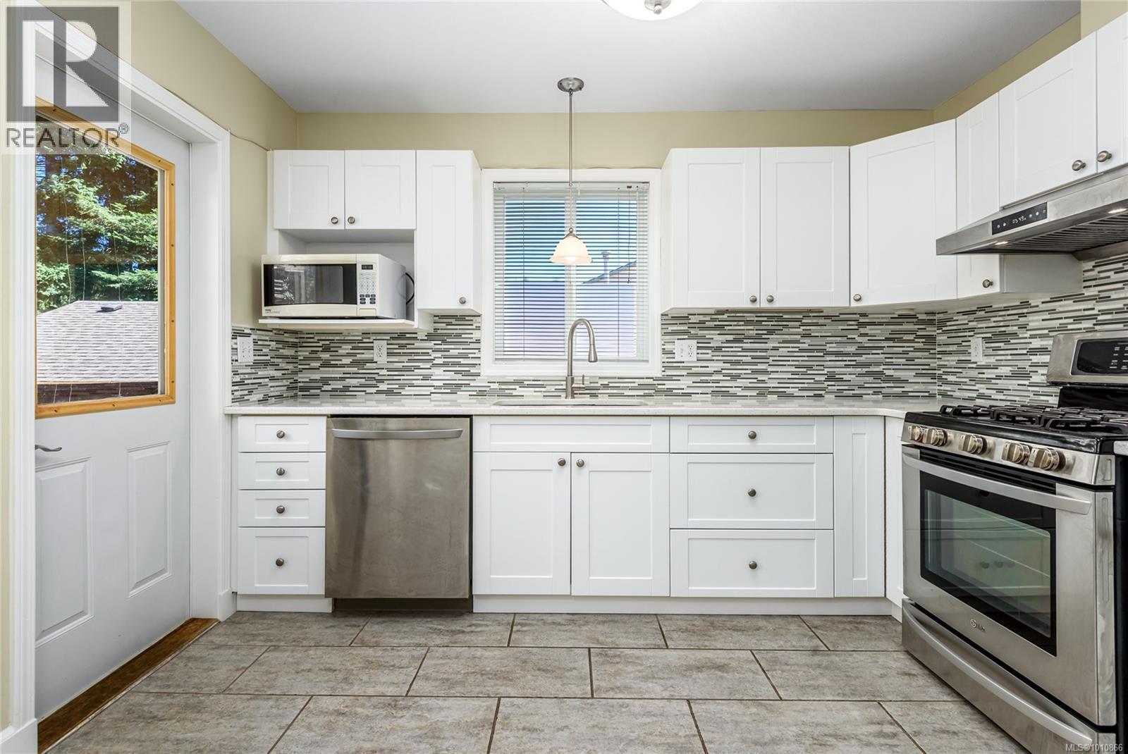 2084 Anna Pl, Courtenay