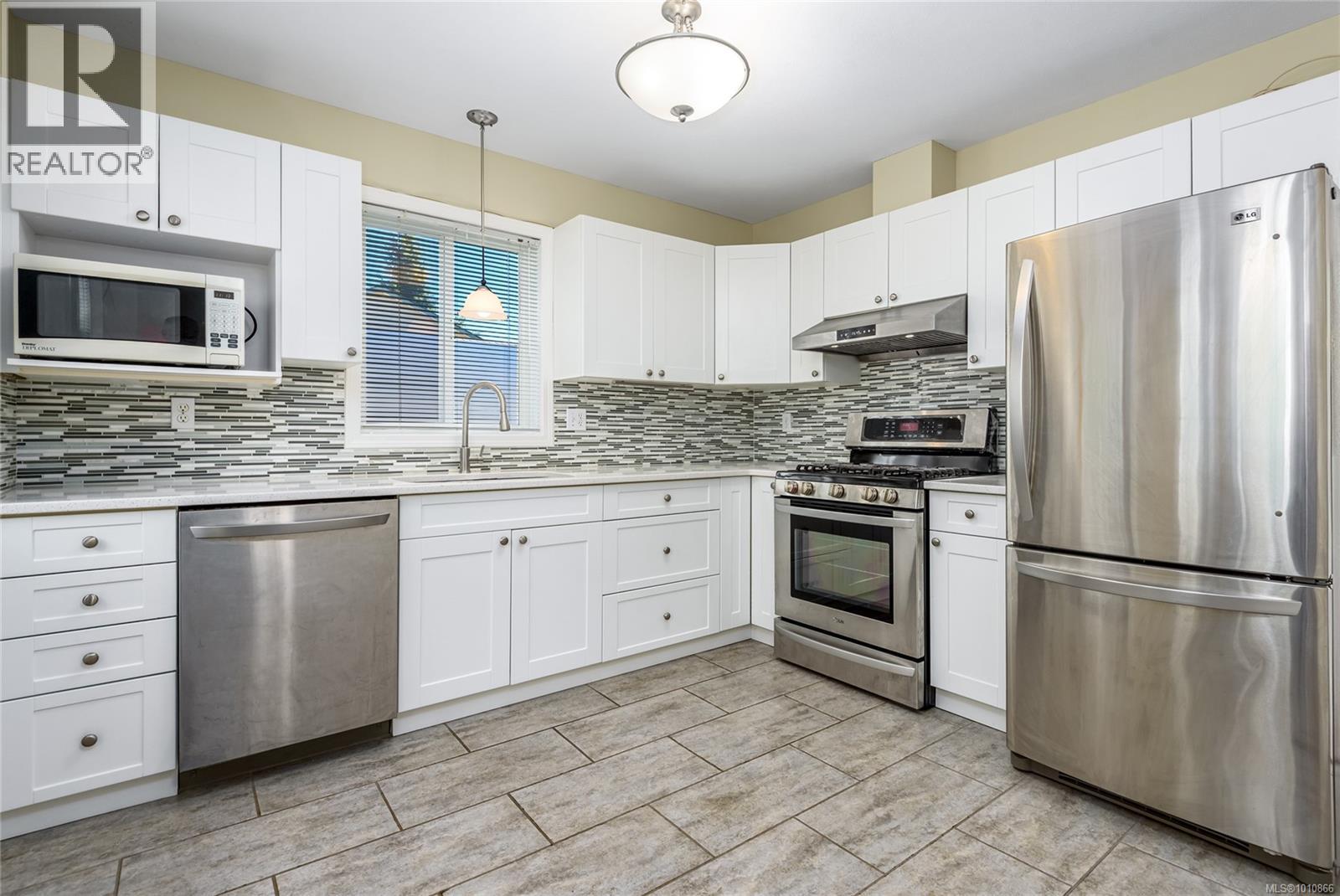 2084 Anna Pl, Courtenay
