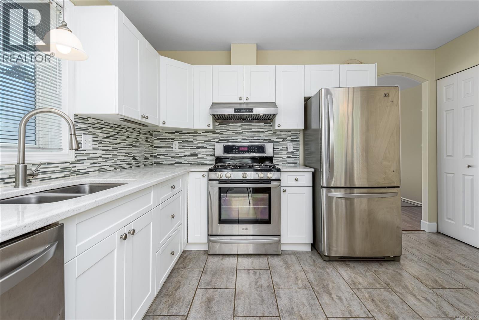 2084 Anna Pl, Courtenay