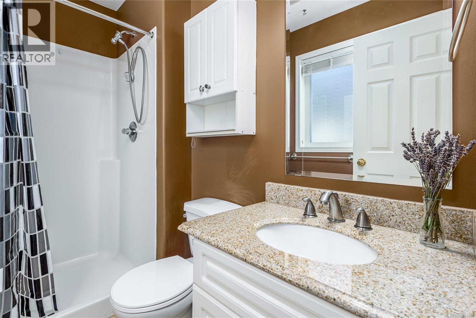2084 Anna Pl, Courtenay