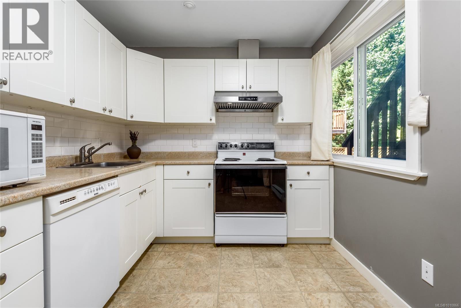 2084 Anna Pl, Courtenay