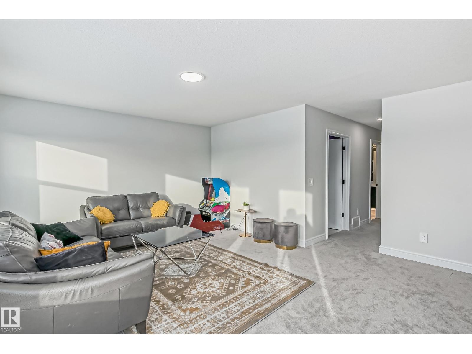 Photo 11 of 9620 230 St Nw, Edmonton AB