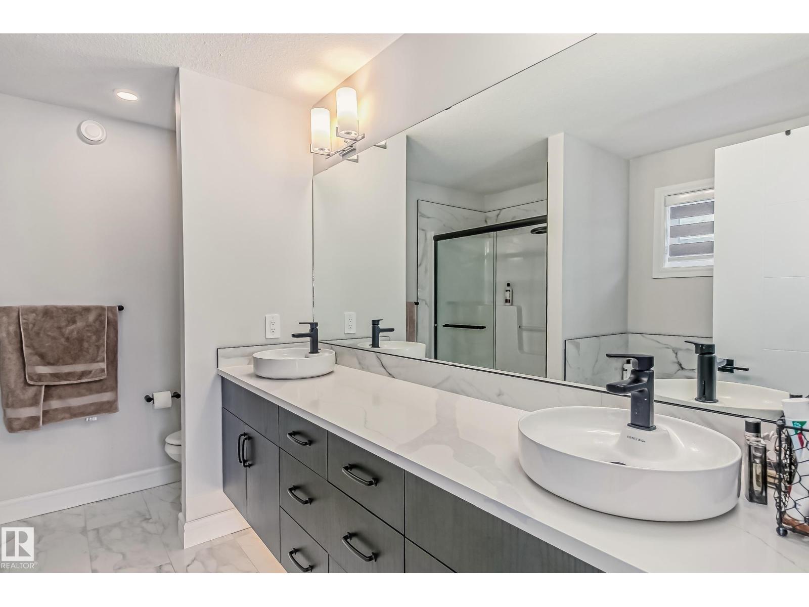 Photo 3 of 9620 230 St Nw, Edmonton AB