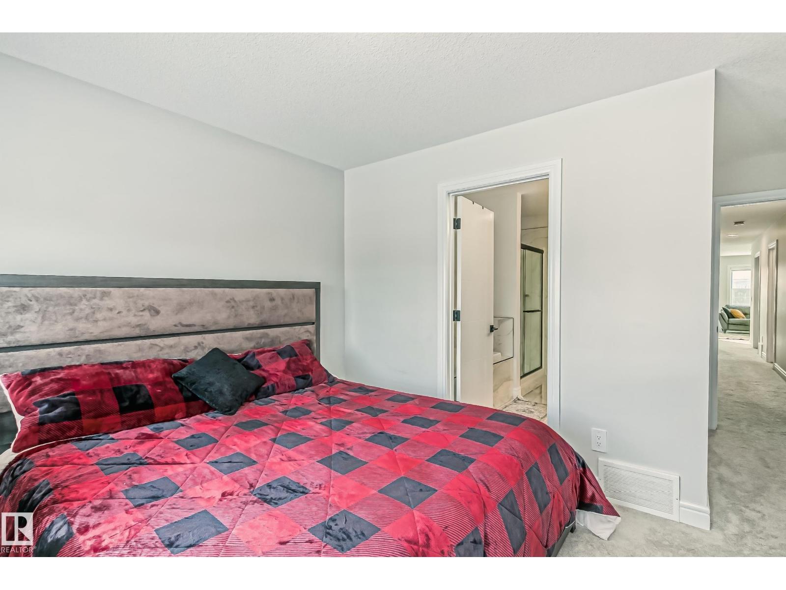 Photo 5 of 9620 230 St Nw, Edmonton AB