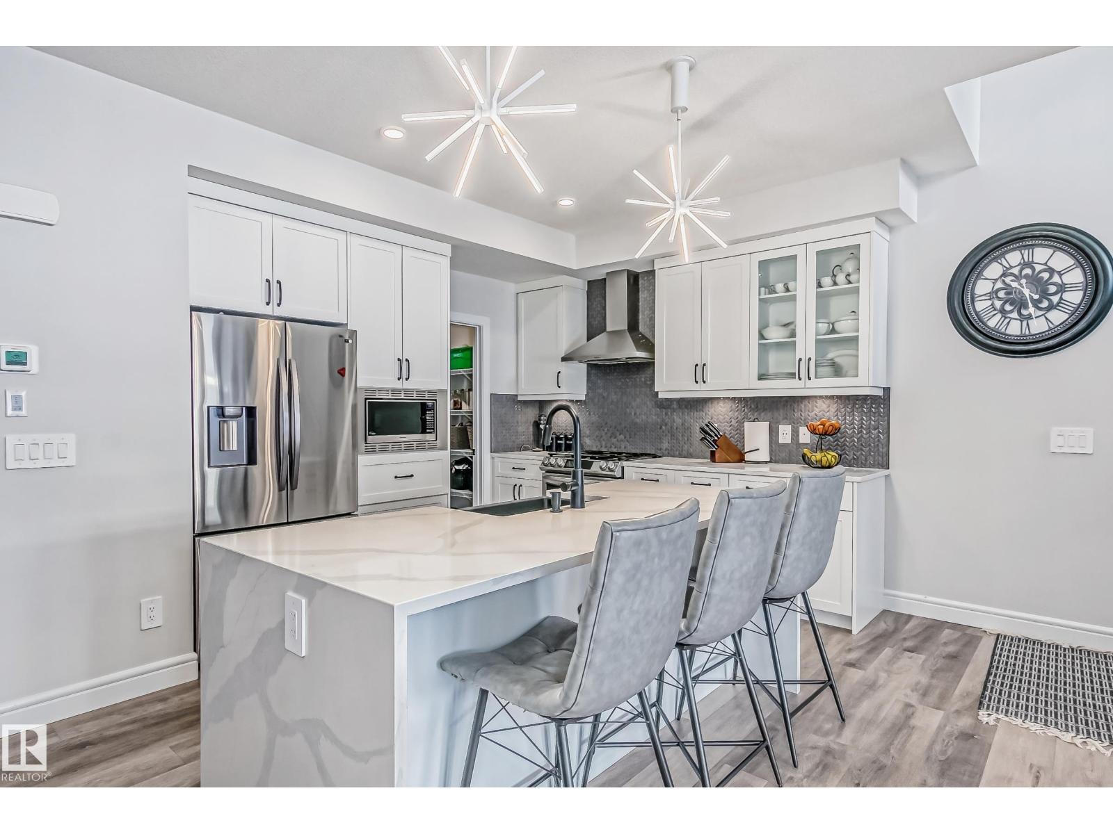 Photo 2 of 9620 230 St Nw, Edmonton AB