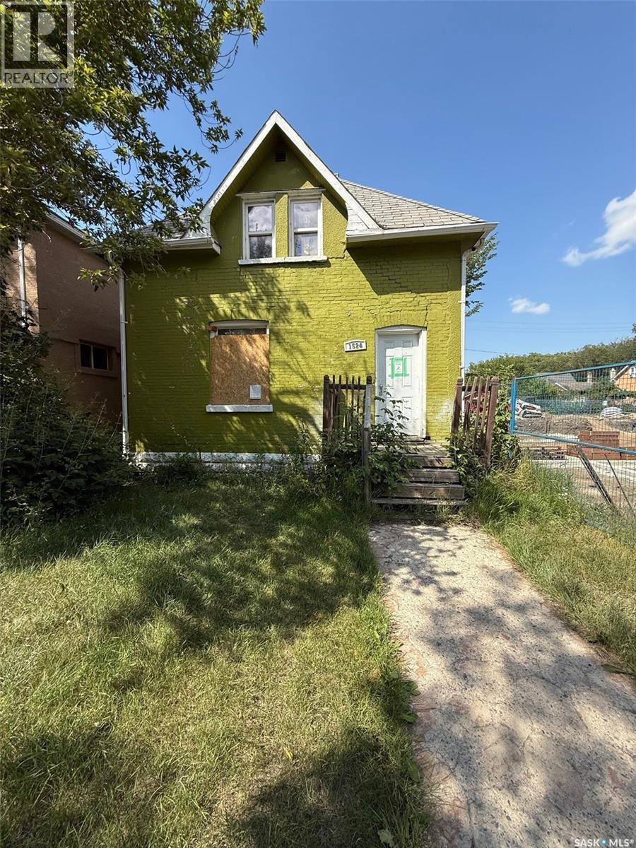 Photo 5 of 1524 Victoria Avenue, Regina SK