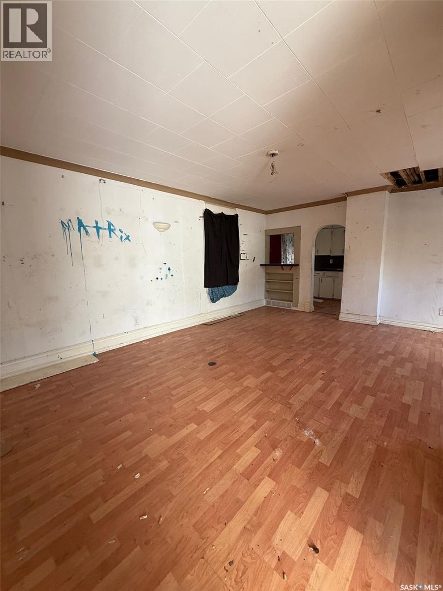 Photo 2 of 1524 Victoria Avenue, Regina SK