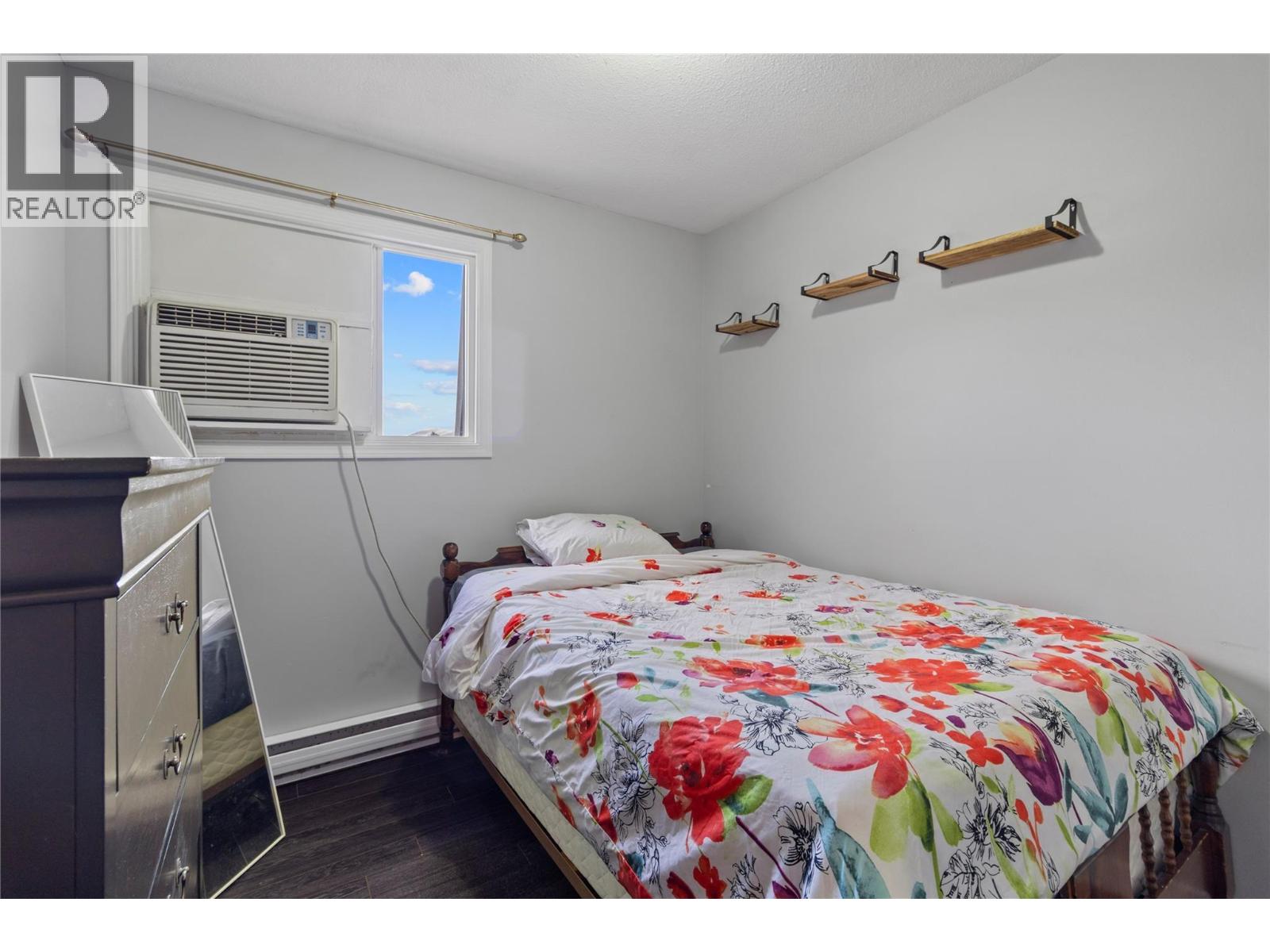 865 MCQUEEN DRIVE - 22