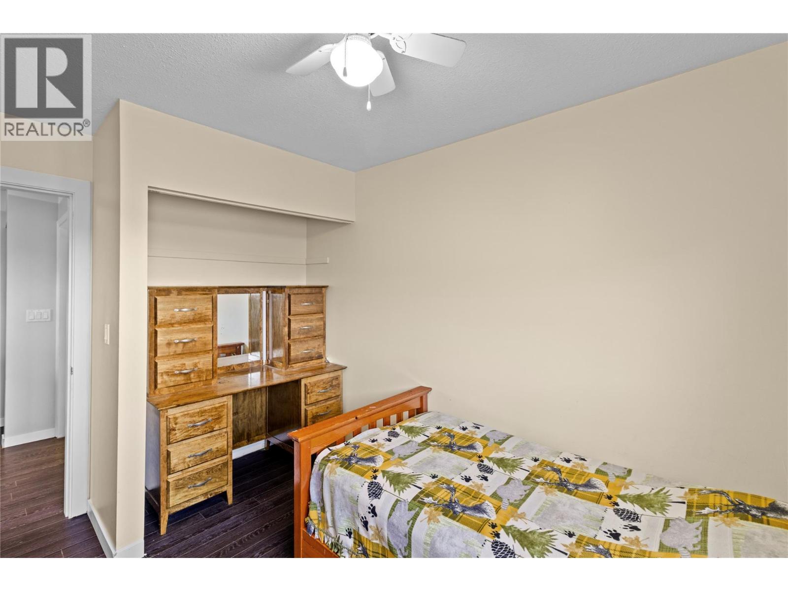 865 MCQUEEN DRIVE - 24