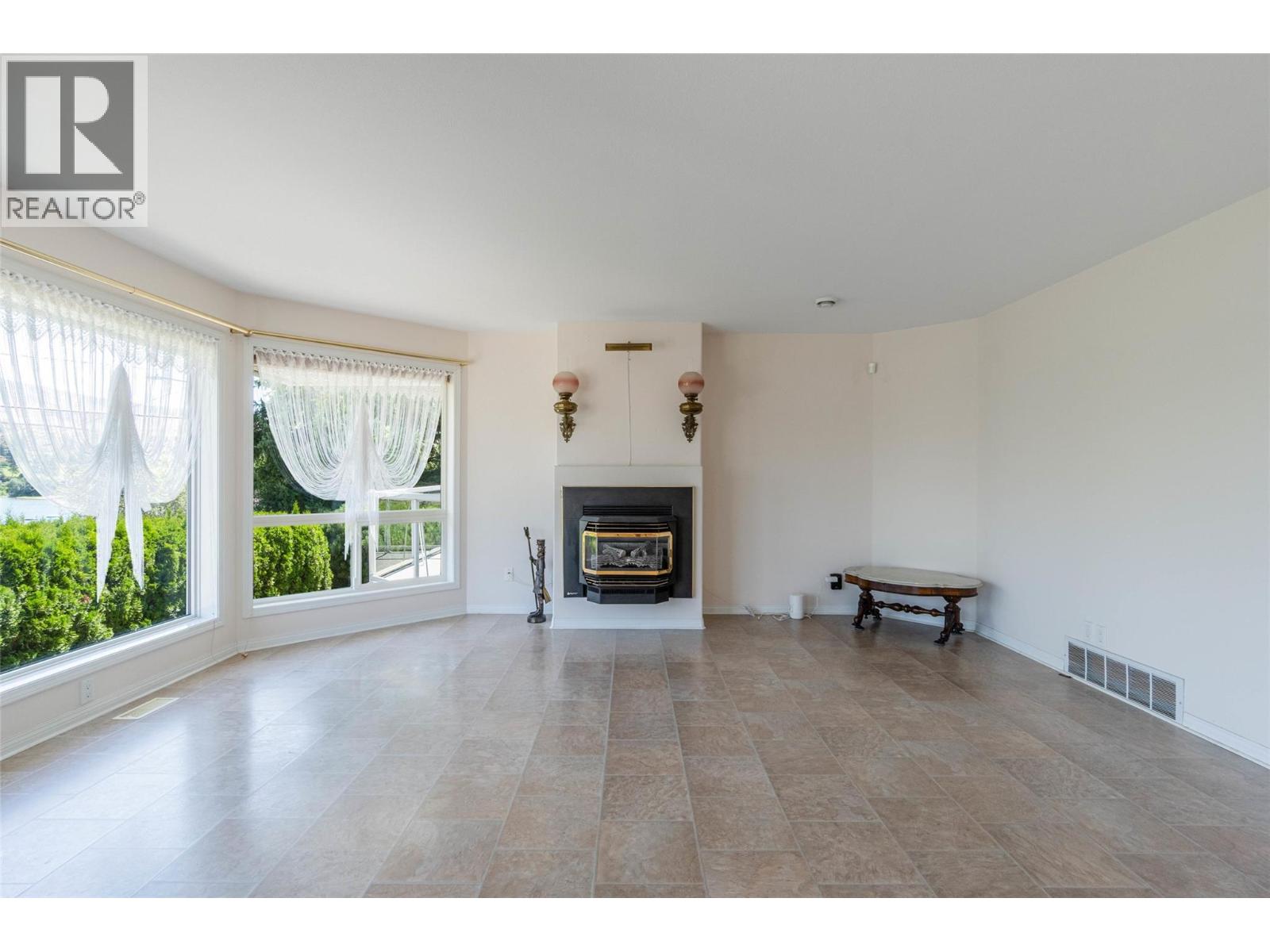 Photo 11 of 6752 Lakeside Drive, Oliver BC