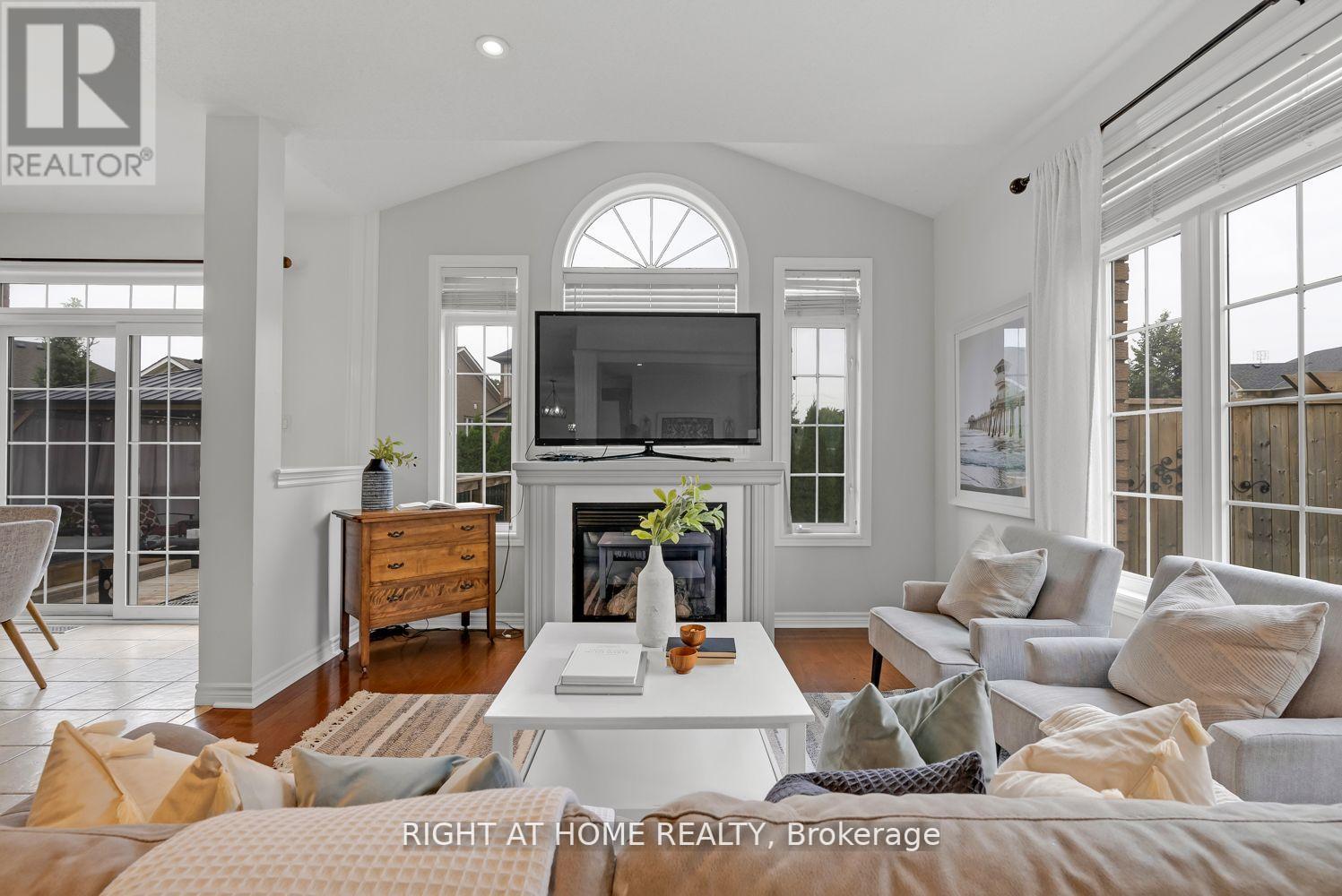 Photo 11 of 23 Don Morris Court, Clarington ON