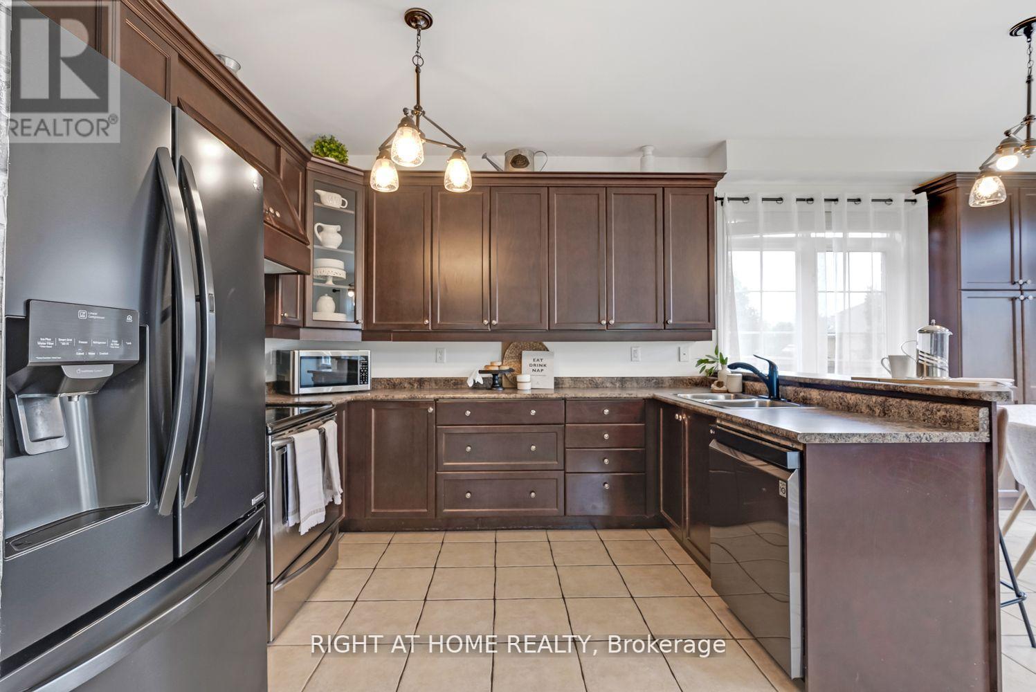 Photo 3 of 23 Don Morris Court, Clarington ON