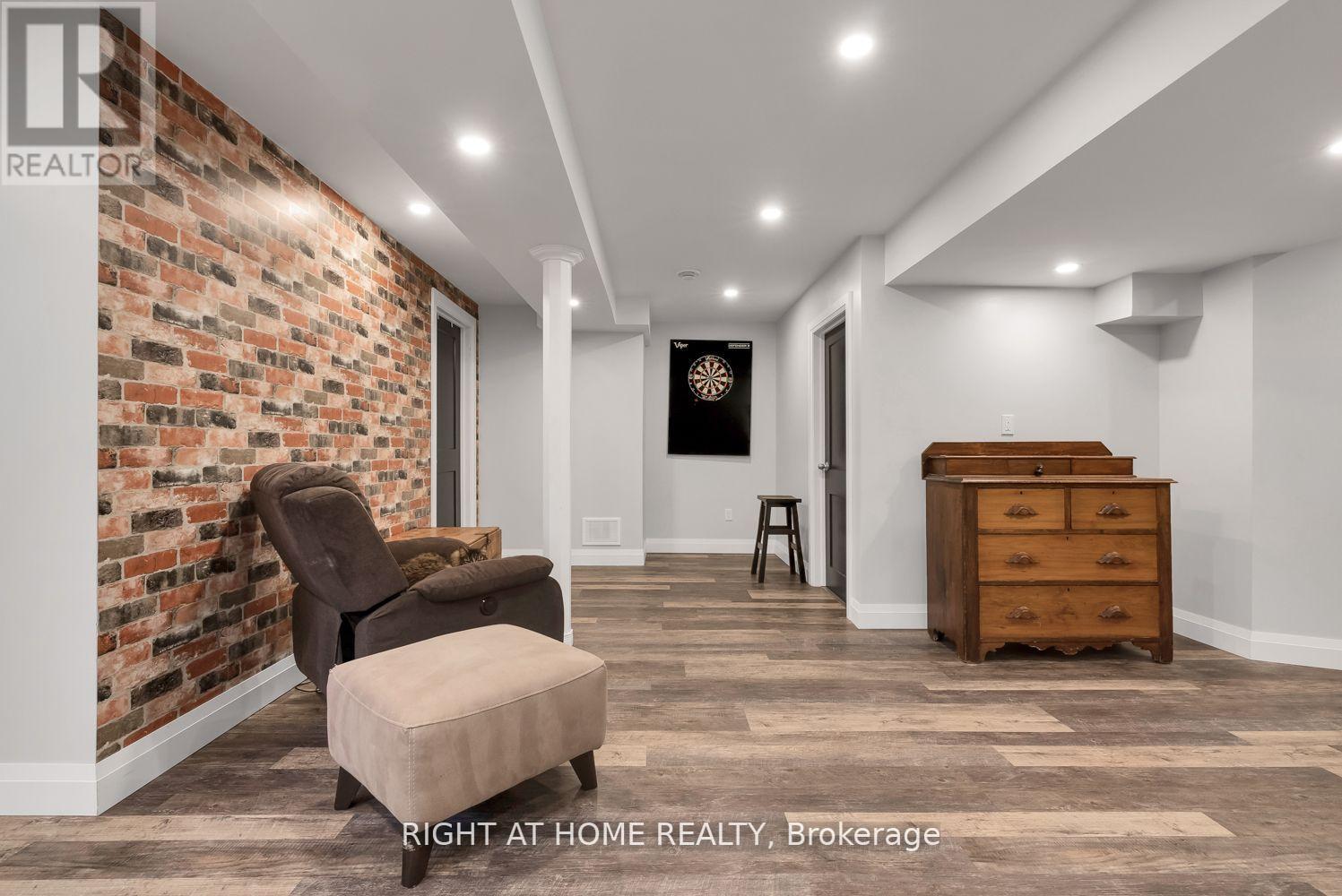 Photo 12 of 23 Don Morris Court, Clarington ON