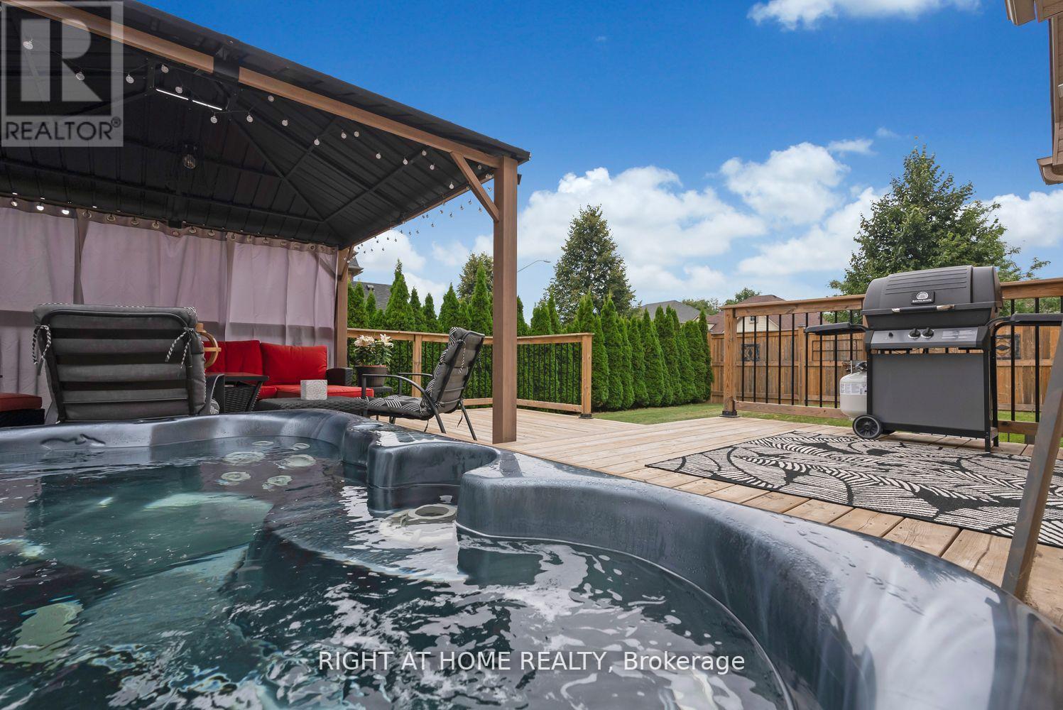 Photo 15 of 23 Don Morris Court, Clarington ON