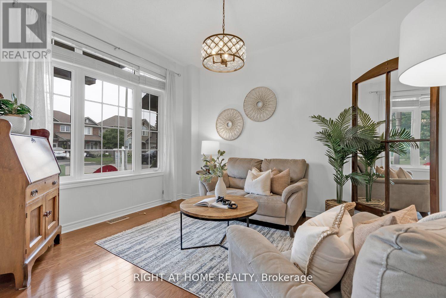 Photo 10 of 23 Don Morris Court, Clarington ON