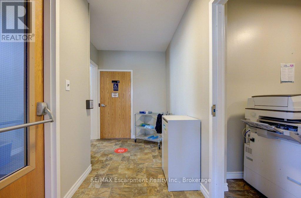 Photo 13 of 70 Chatham Street, Brantford ON