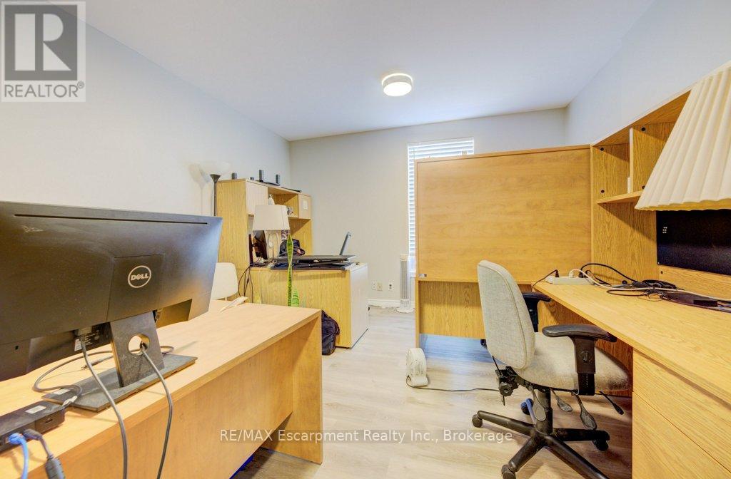 Photo 16 of 70 Chatham Street, Brantford ON
