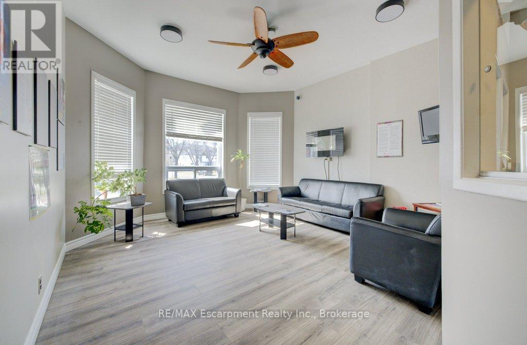 Photo 23 of 70 Chatham Street, Brantford ON
