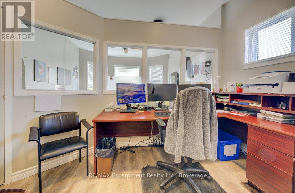 Photo 19 of 70 Chatham Street, Brantford ON