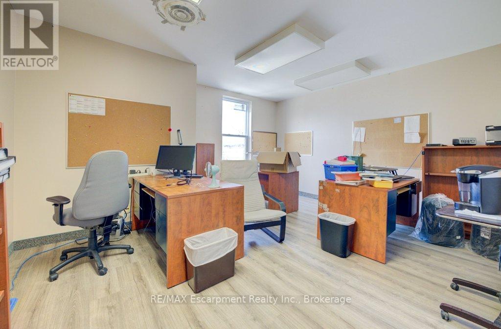 Photo 32 of 70 Chatham Street, Brantford ON