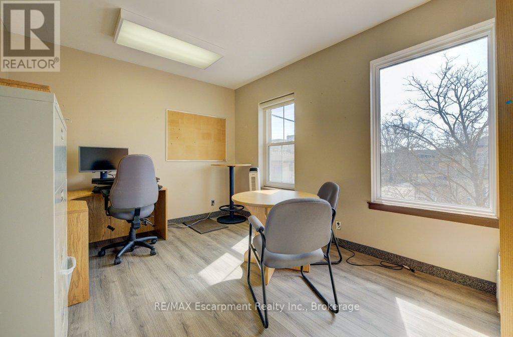 Photo 34 of 70 Chatham Street, Brantford ON