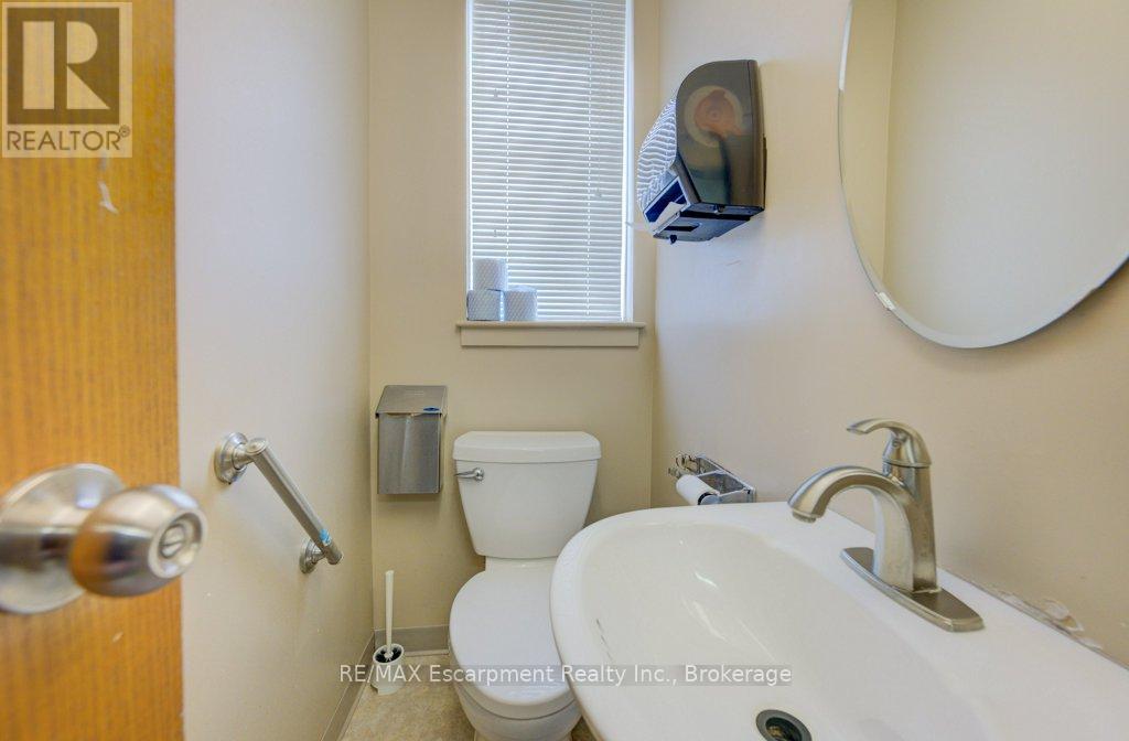 Photo 27 of 70 Chatham Street, Brantford ON