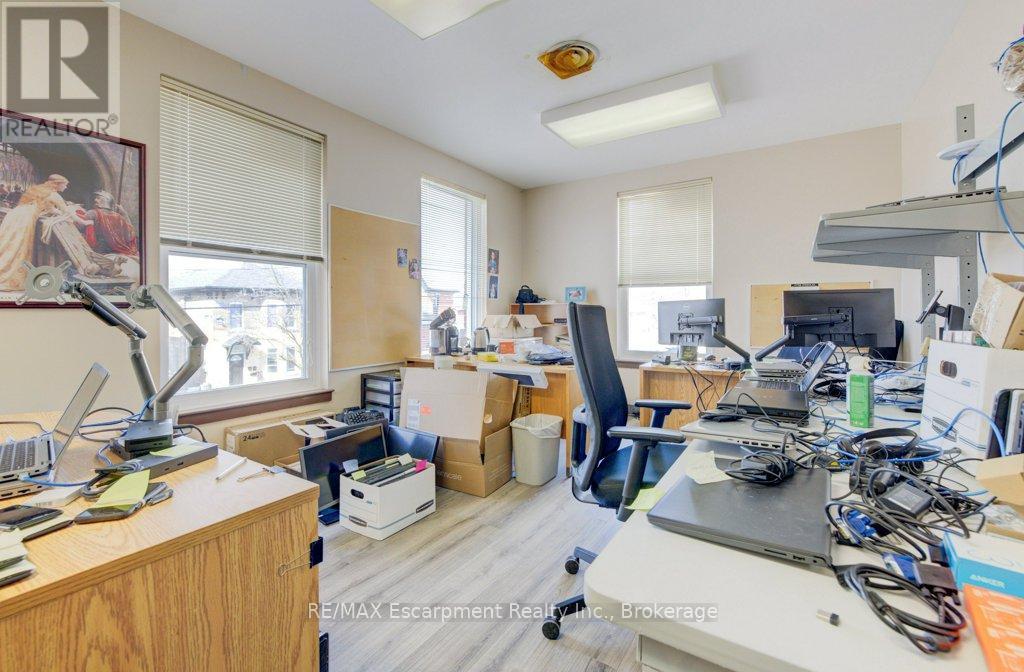 Photo 25 of 70 Chatham Street, Brantford ON