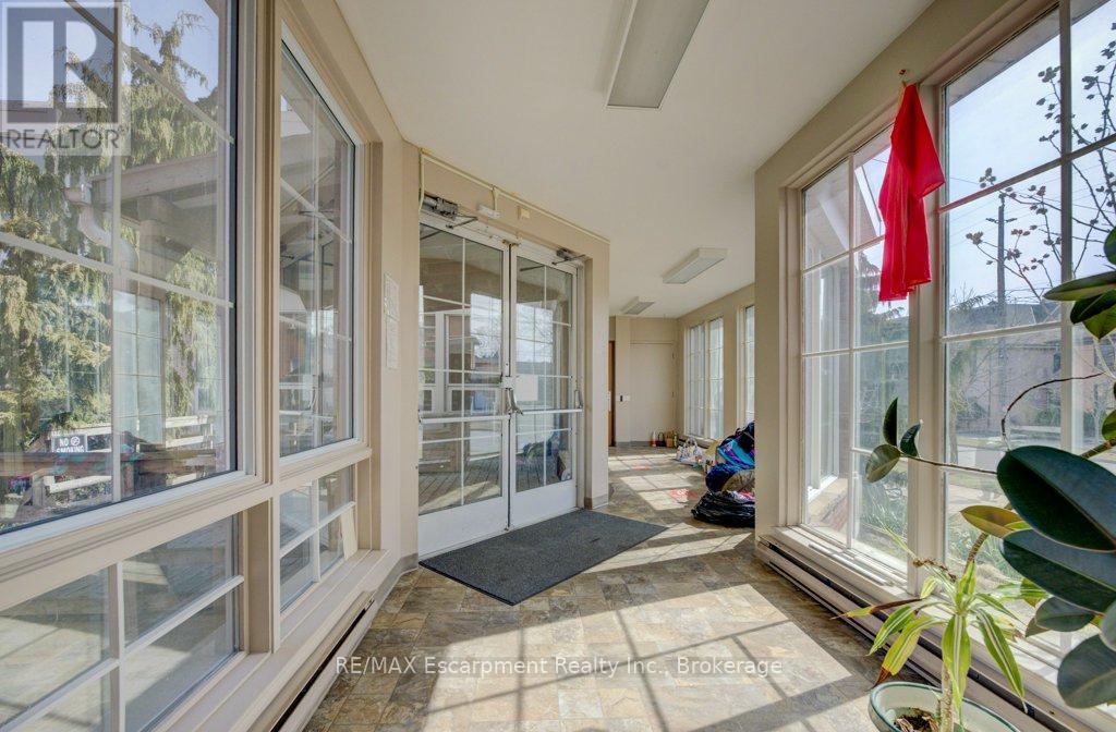 Photo 40 of 70 Chatham Street, Brantford ON