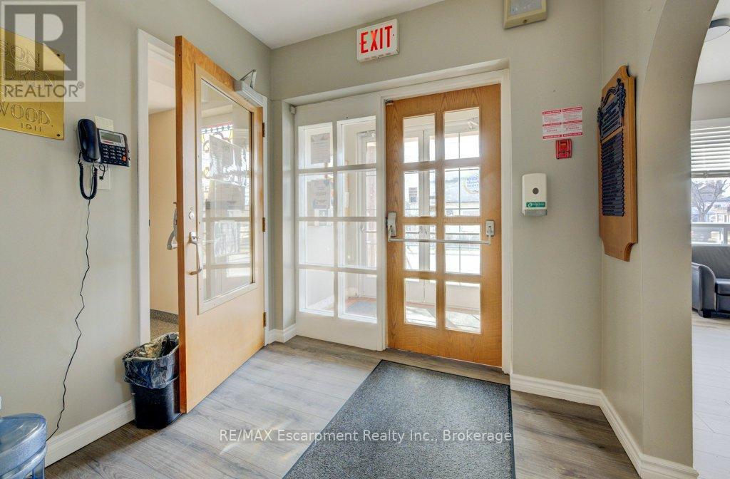 Photo 24 of 70 Chatham Street, Brantford ON