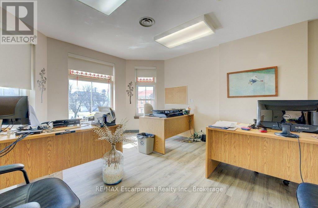 Photo 33 of 70 Chatham Street, Brantford ON