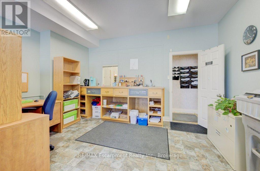Photo 13 of 80 Chatham Street, Brantford ON