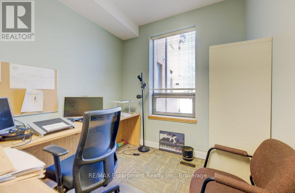 Photo 18 of 80 Chatham Street, Brantford ON