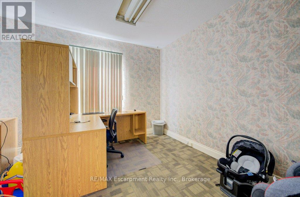 Photo 26 of 80 Chatham Street, Brantford ON