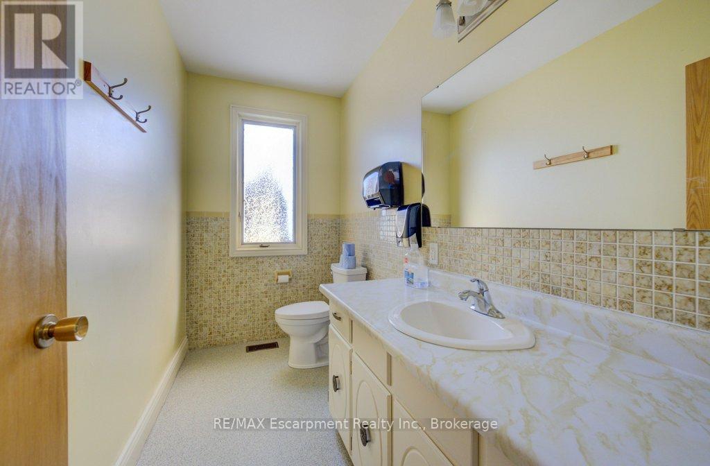 Photo 34 of 80 Chatham Street, Brantford ON