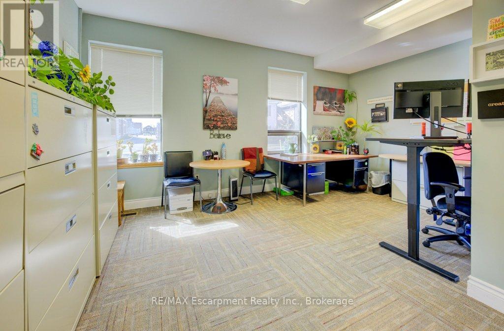 Photo 20 of 80 Chatham Street, Brantford ON