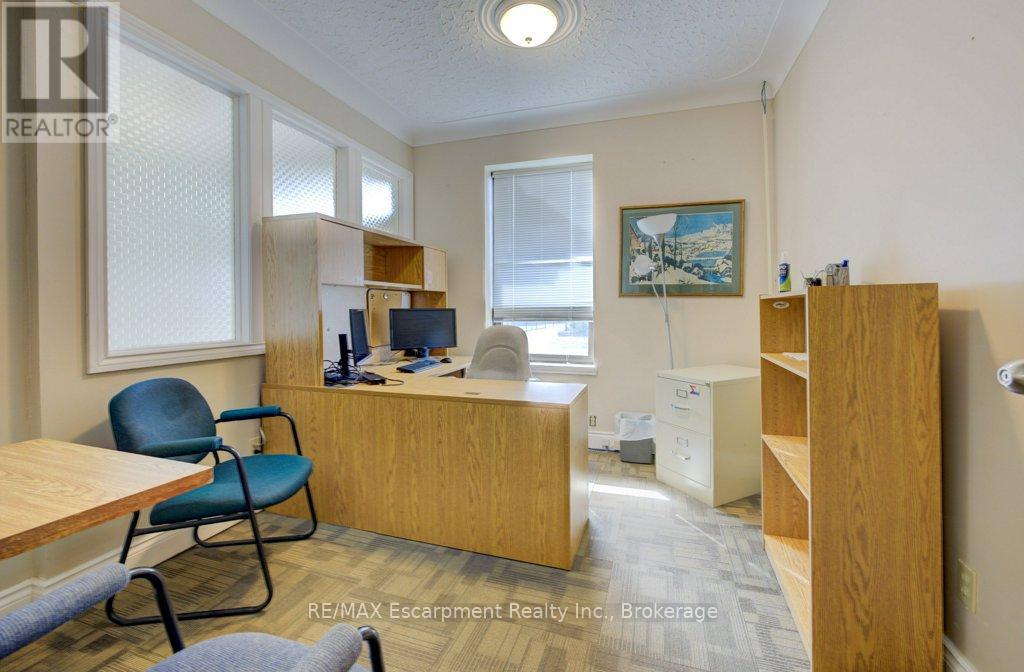 Photo 23 of 80 Chatham Street, Brantford ON