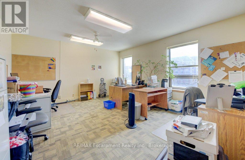 Photo 37 of 80 Chatham Street, Brantford ON