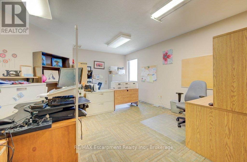 Photo 35 of 80 Chatham Street, Brantford ON