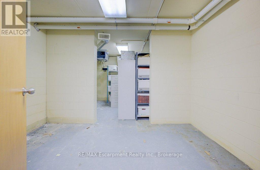 Photo 41 of 80 Chatham Street, Brantford ON