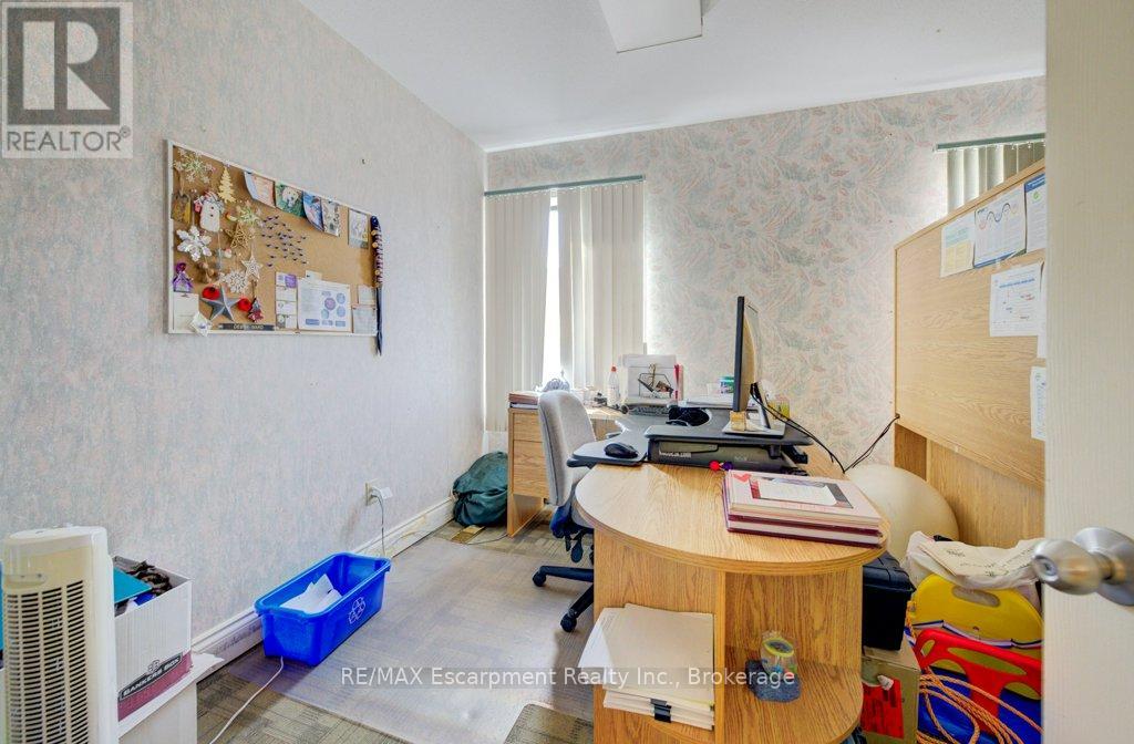 Photo 27 of 80 Chatham Street, Brantford ON