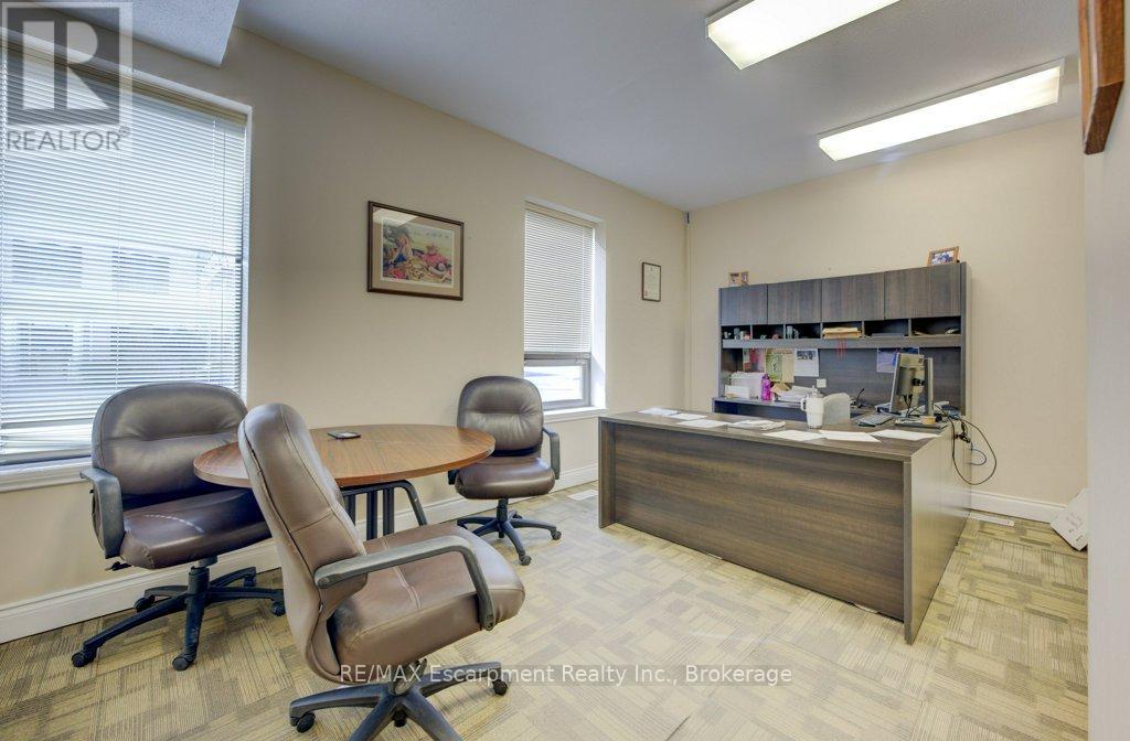 Photo 24 of 80 Chatham Street, Brantford ON