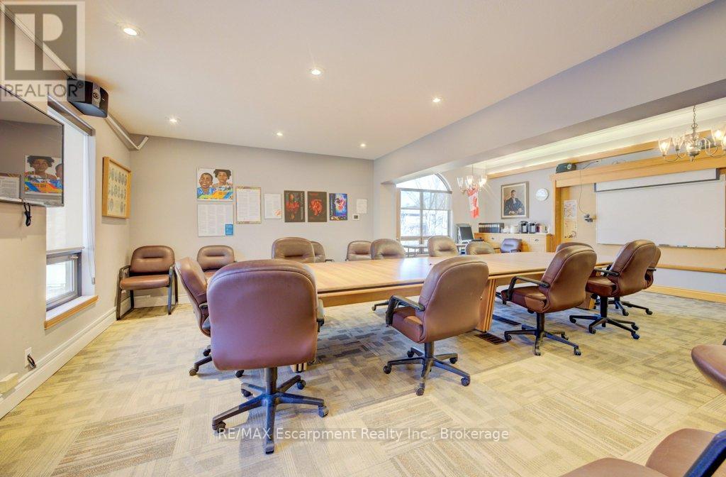 Photo 31 of 80 Chatham Street, Brantford ON